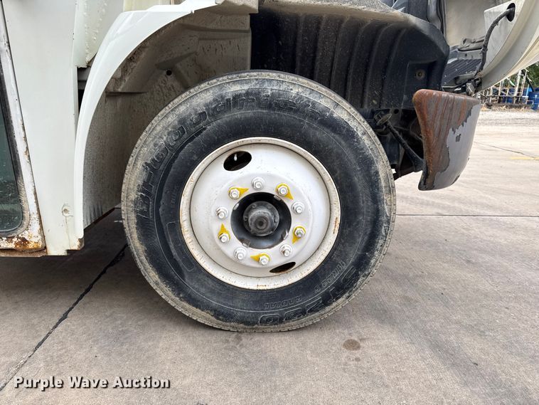 image for item EA1970 2004 International MA035 refuse truck