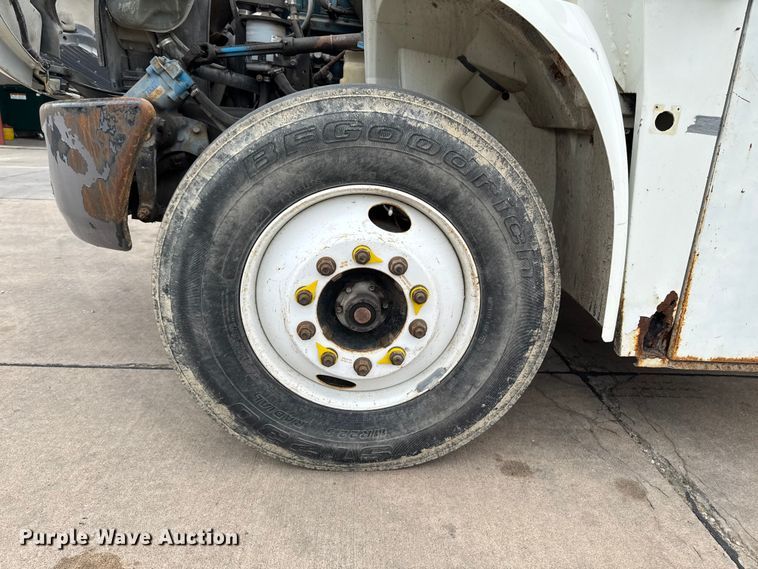 image for item EA1970 2004 International MA035 refuse truck