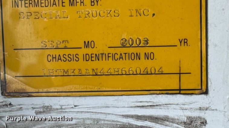 image for item EA1970 2004 International MA035 refuse truck