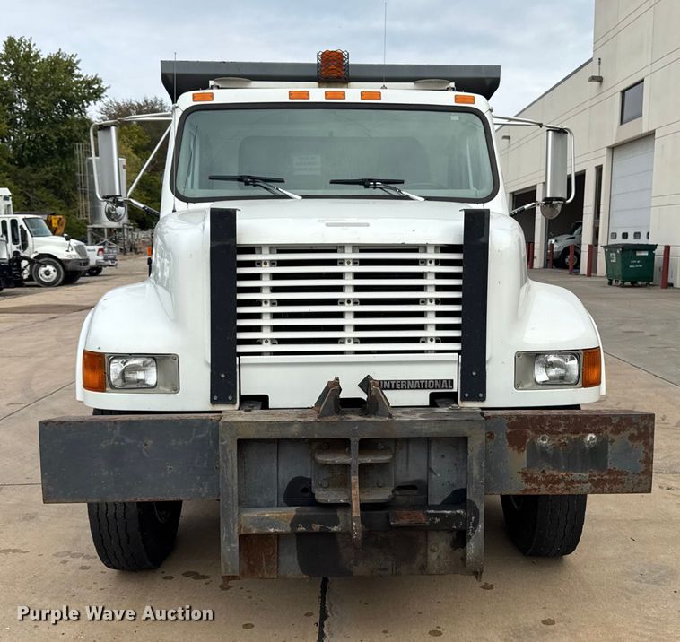 image for item EA1971 2001 International 4900 dump truck