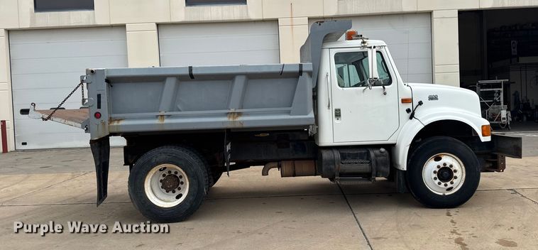 image for item EA1971 2001 International 4900 dump truck