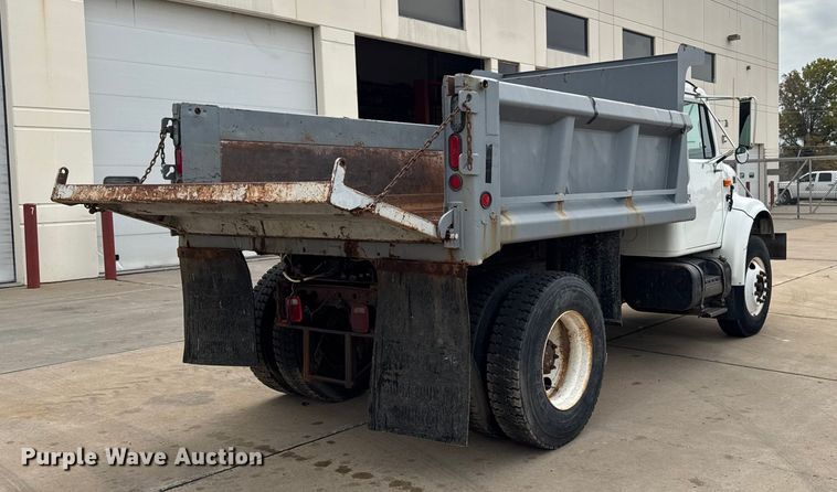 image for item EA1971 2001 International 4900 dump truck