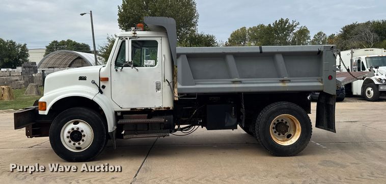 image for item EA1971 2001 International 4900 dump truck