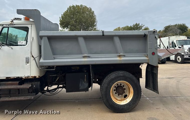 image for item EA1971 2001 International 4900 dump truck