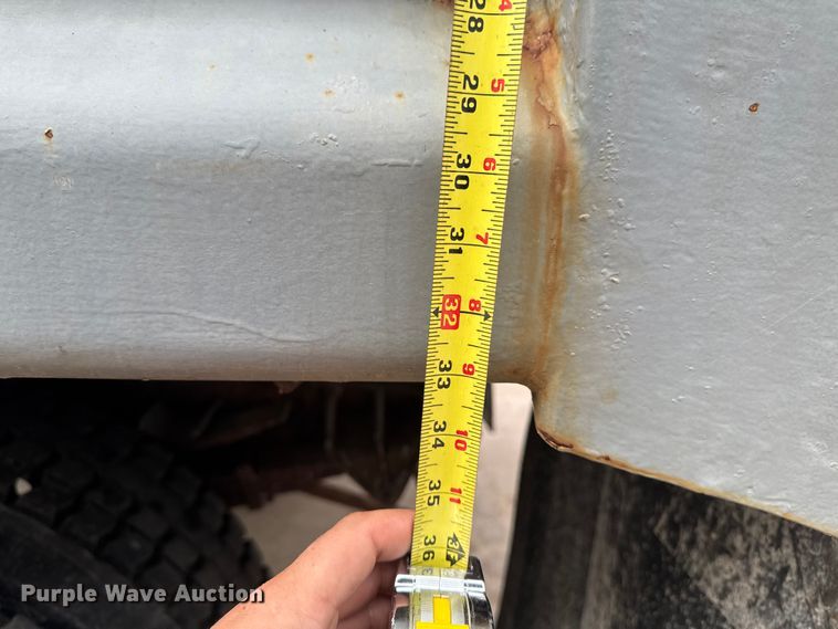 image for item EA1971 2001 International 4900 dump truck