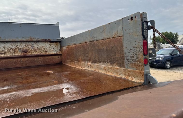 image for item EA1971 2001 International 4900 dump truck