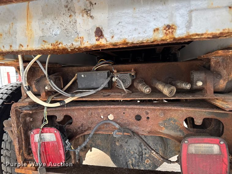 image for item EA1971 2001 International 4900 dump truck