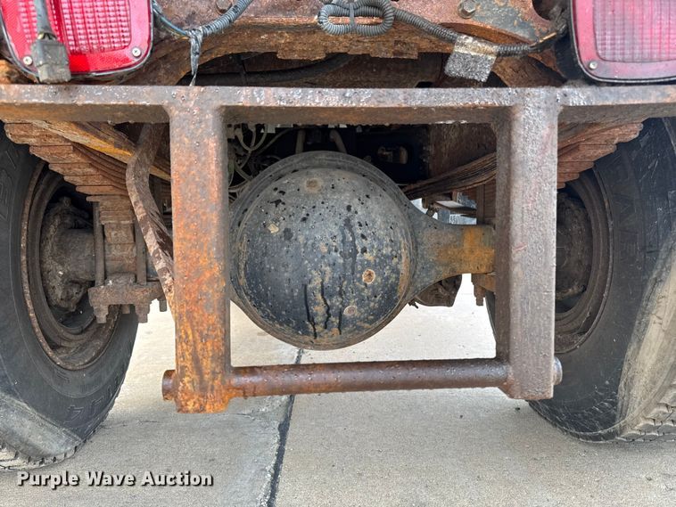 image for item EA1971 2001 International 4900 dump truck