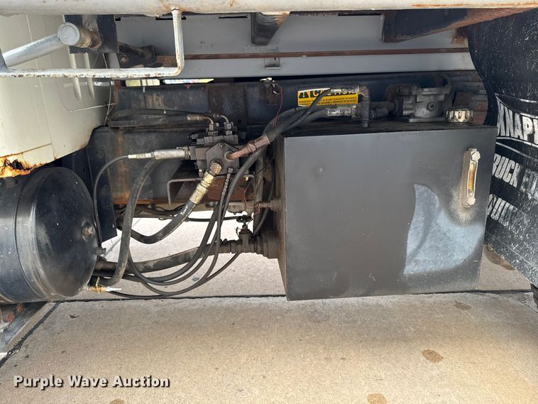 image for item EA1971 2001 International 4900 dump truck