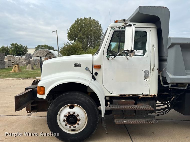 image for item EA1971 2001 International 4900 dump truck