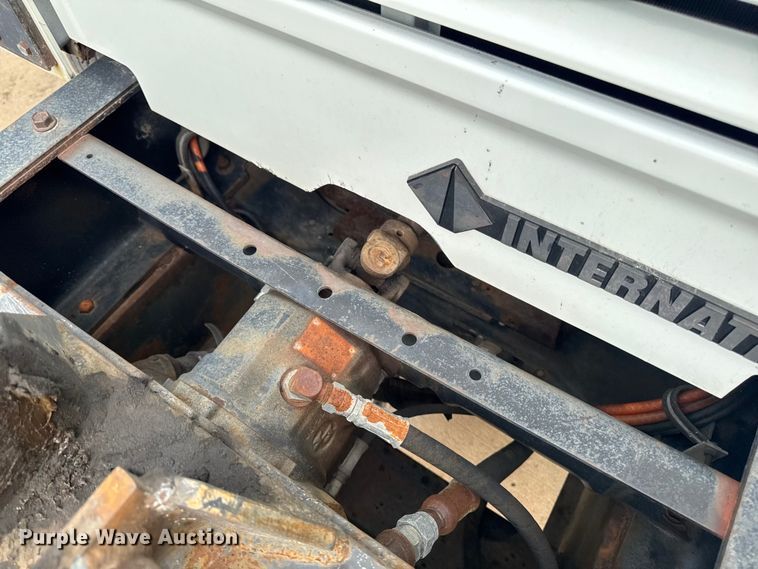 image for item EA1971 2001 International 4900 dump truck