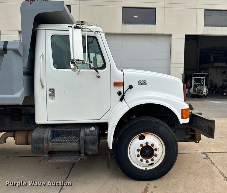 image for item EA1971 2001 International 4900 dump truck