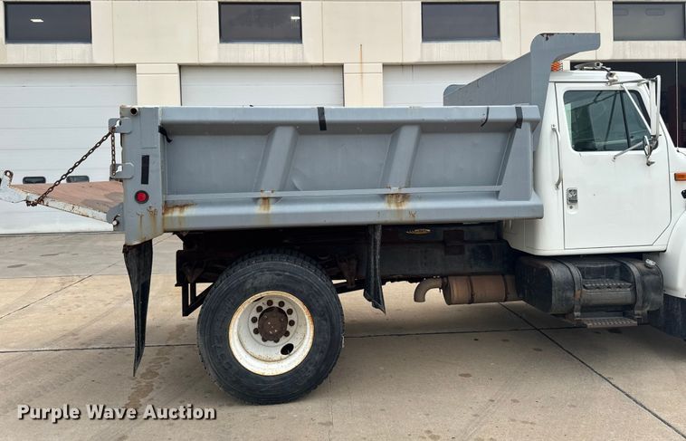 image for item EA1971 2001 International 4900 dump truck