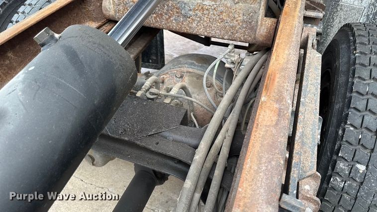 image for item EA1971 2001 International 4900 dump truck