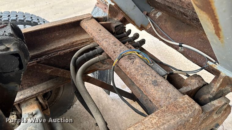 image for item EA1971 2001 International 4900 dump truck