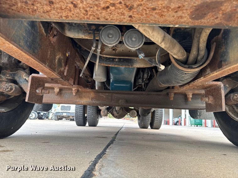 image for item EA1971 2001 International 4900 dump truck