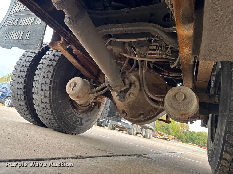 image for item EA1971 2001 International 4900 dump truck