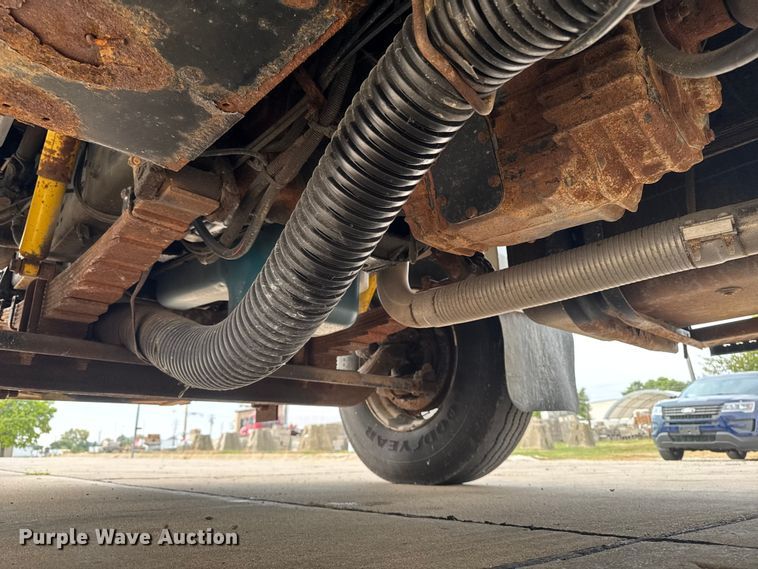 image for item EA1971 2001 International 4900 dump truck