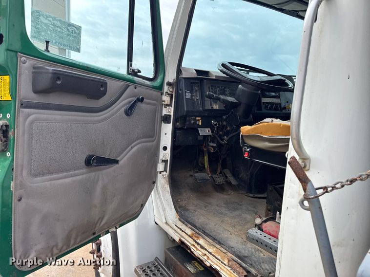 image for item EA1971 2001 International 4900 dump truck