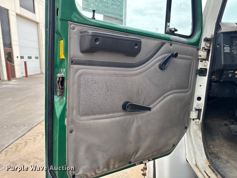 image for item EA1971 2001 International 4900 dump truck