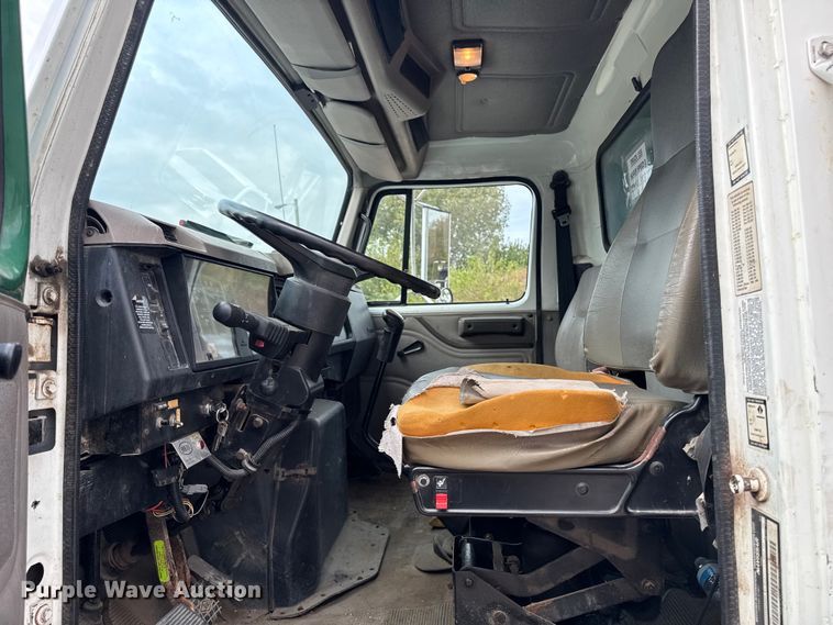 image for item EA1971 2001 International 4900 dump truck