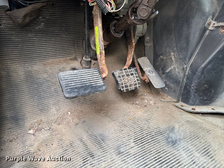 image for item EA1971 2001 International 4900 dump truck