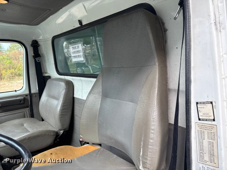 image for item EA1971 2001 International 4900 dump truck