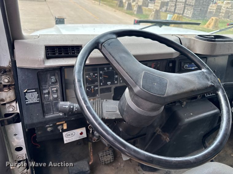 image for item EA1971 2001 International 4900 dump truck