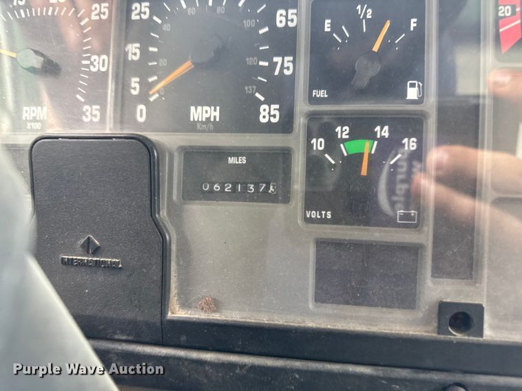 image for item EA1971 2001 International 4900 dump truck