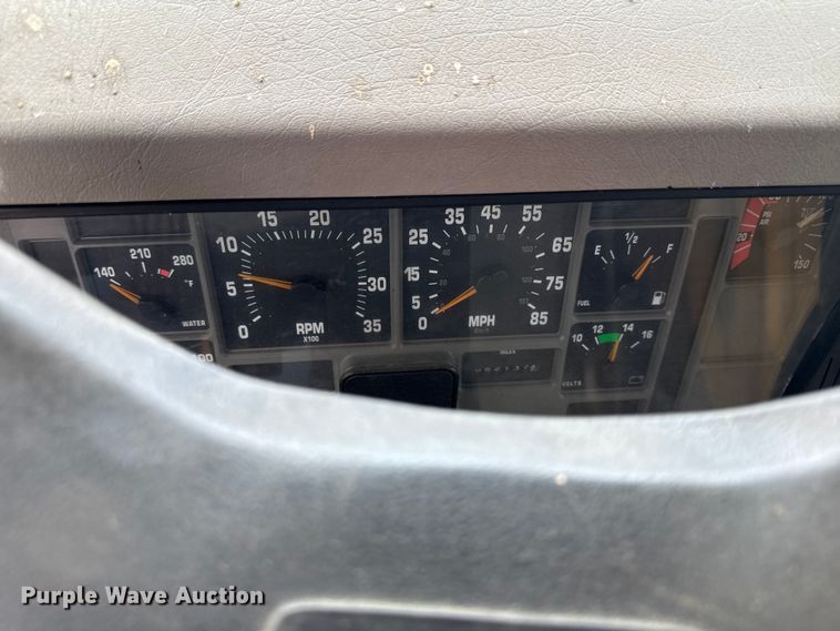 image for item EA1971 2001 International 4900 dump truck