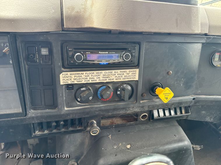 image for item EA1971 2001 International 4900 dump truck