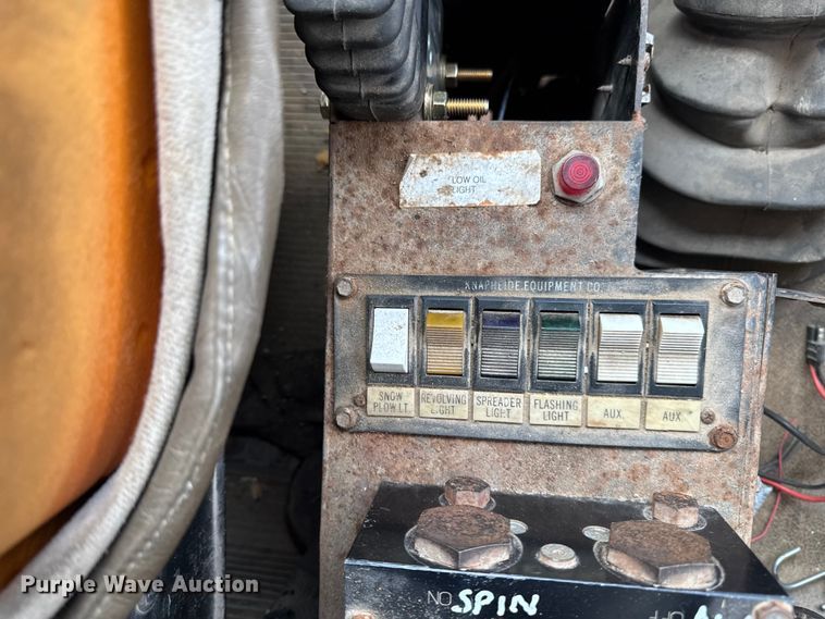 image for item EA1971 2001 International 4900 dump truck