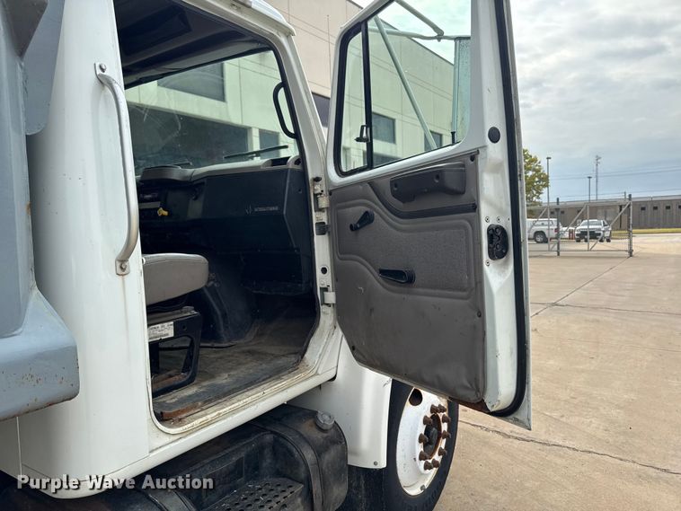 image for item EA1971 2001 International 4900 dump truck