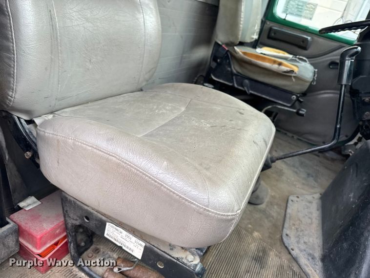 image for item EA1971 2001 International 4900 dump truck