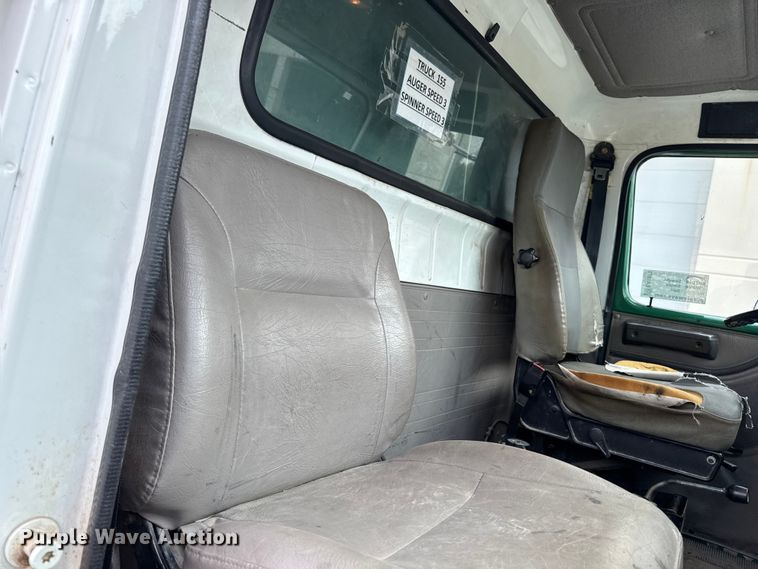 image for item EA1971 2001 International 4900 dump truck