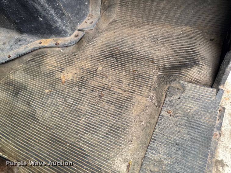 image for item EA1971 2001 International 4900 dump truck