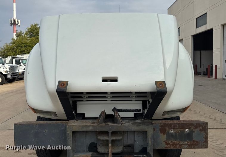 image for item EA1971 2001 International 4900 dump truck