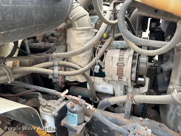 image for item EA1971 2001 International 4900 dump truck