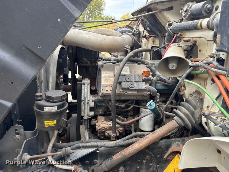 image for item EA1971 2001 International 4900 dump truck