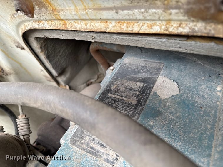 image for item EA1971 2001 International 4900 dump truck