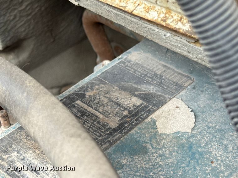 image for item EA1971 2001 International 4900 dump truck