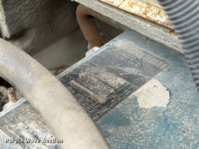 image for item EA1971 2001 International 4900 dump truck