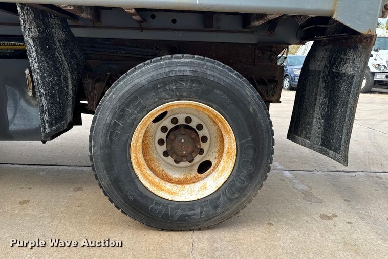 image for item EA1971 2001 International 4900 dump truck