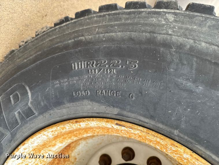 image for item EA1971 2001 International 4900 dump truck