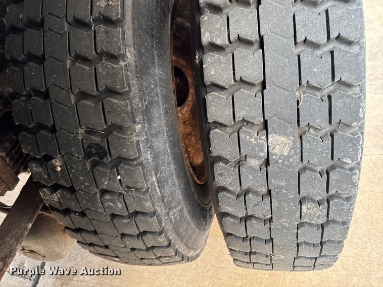 image for item EA1971 2001 International 4900 dump truck