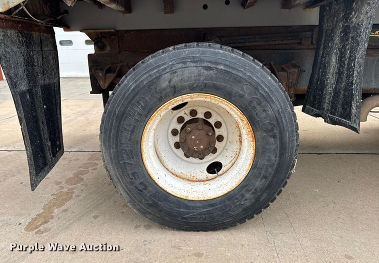 image for item EA1971 2001 International 4900 dump truck