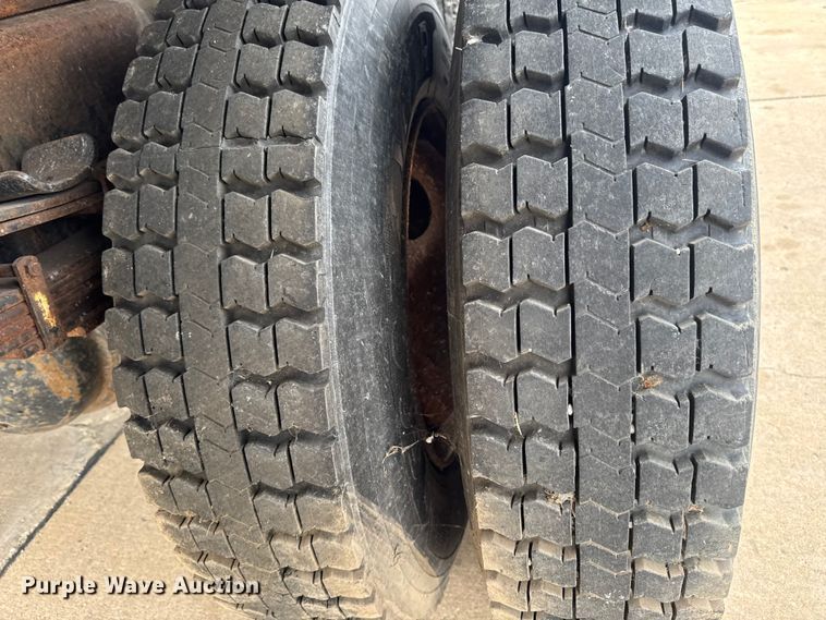 image for item EA1971 2001 International 4900 dump truck