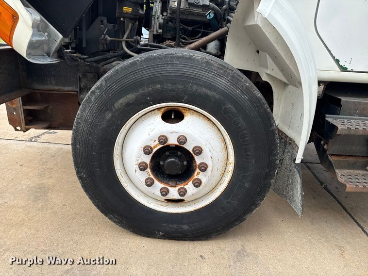 image for item EA1971 2001 International 4900 dump truck