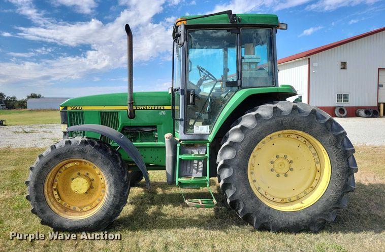 image for item EA2662 2001 John Deere 7210 MFWD tractor