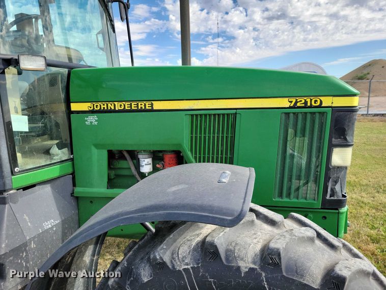 image for item EA2662 2001 John Deere 7210 MFWD tractor